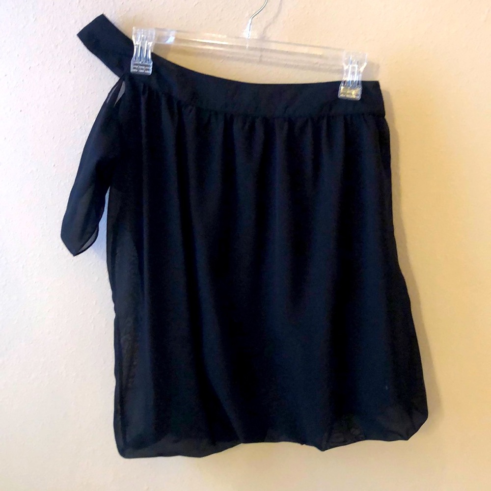 One shoulder top